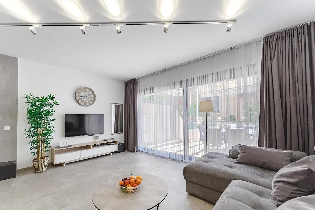 Townhouse With Three Bedrooms contacts